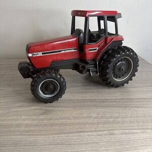 Ertl Case International 7130 Tractor 1/16 Diecast Metal Collectible Toy Display